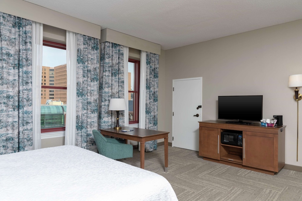 Hampton Inn Indianapolis Downtown Across From Circle Centre 30/75