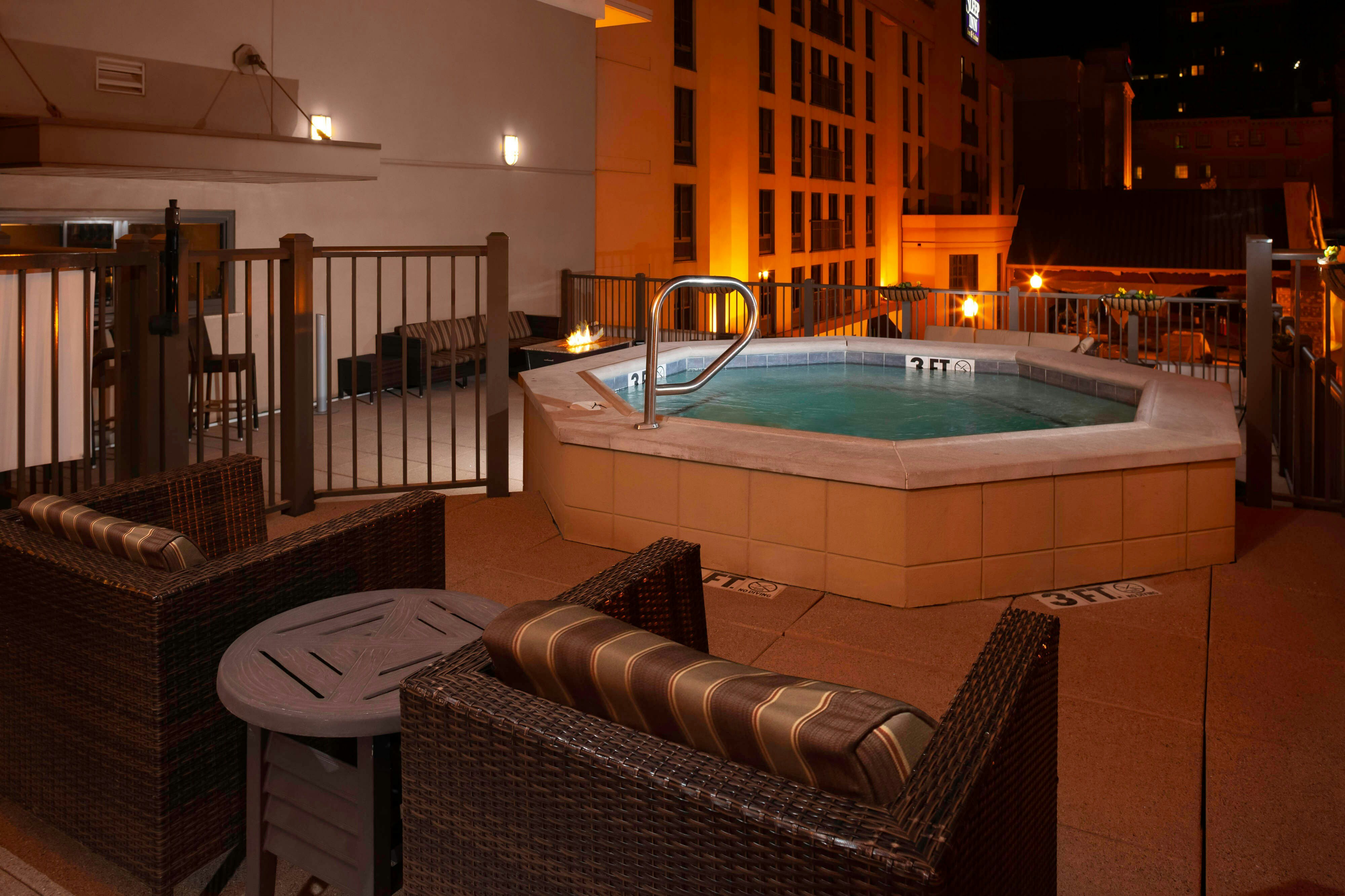 Courtyard By Marriott Downtown Memphis 9/27