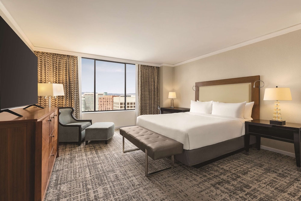 1 Bedroom, Suite, King Bed, Pool Access