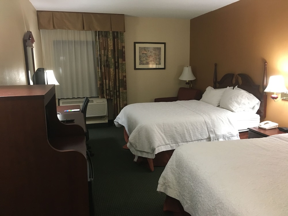 HAMPTON INN BEDFORD 18/52