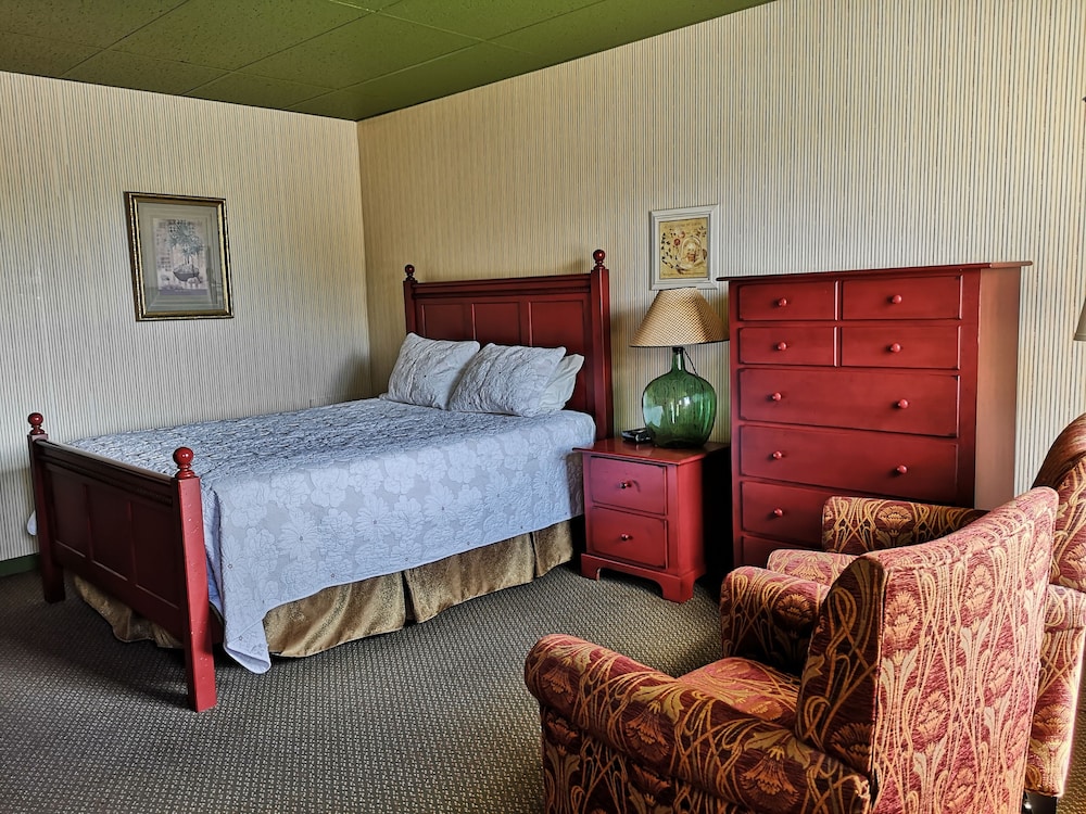 Country, Traditional, Queen Bed