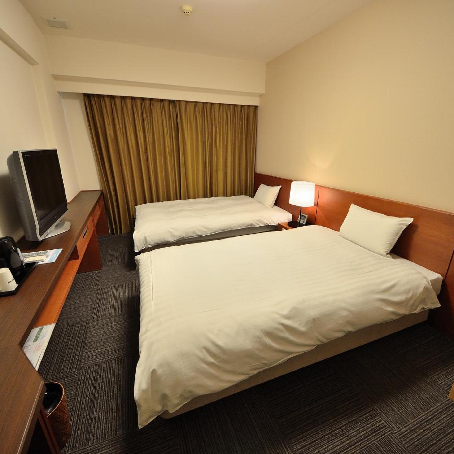 ROOM, TWIN BEDS