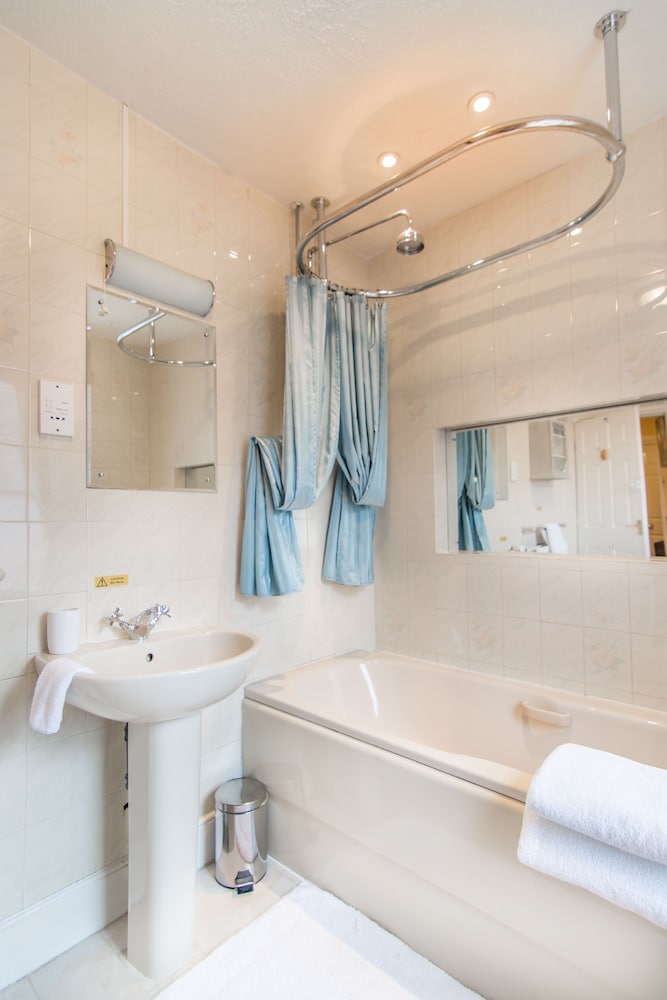 Creston Villa Guest House 32/33