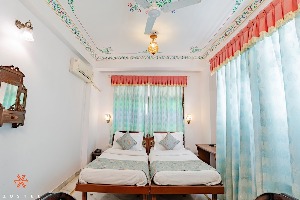 SUPERIOR, DOUBLE OR TWIN BED