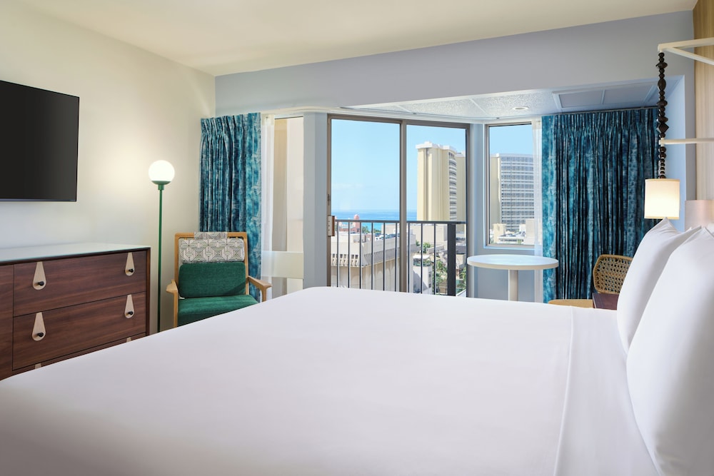 room, 2 double beds, partial ocean view