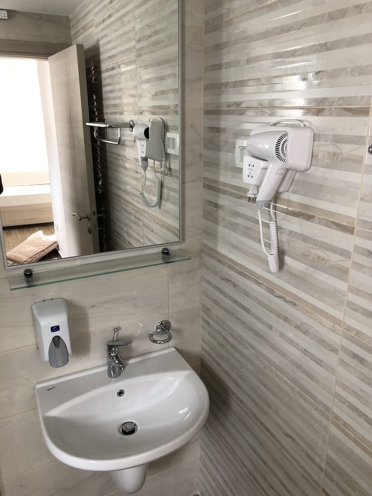 Almare Apartments Budva 42/50