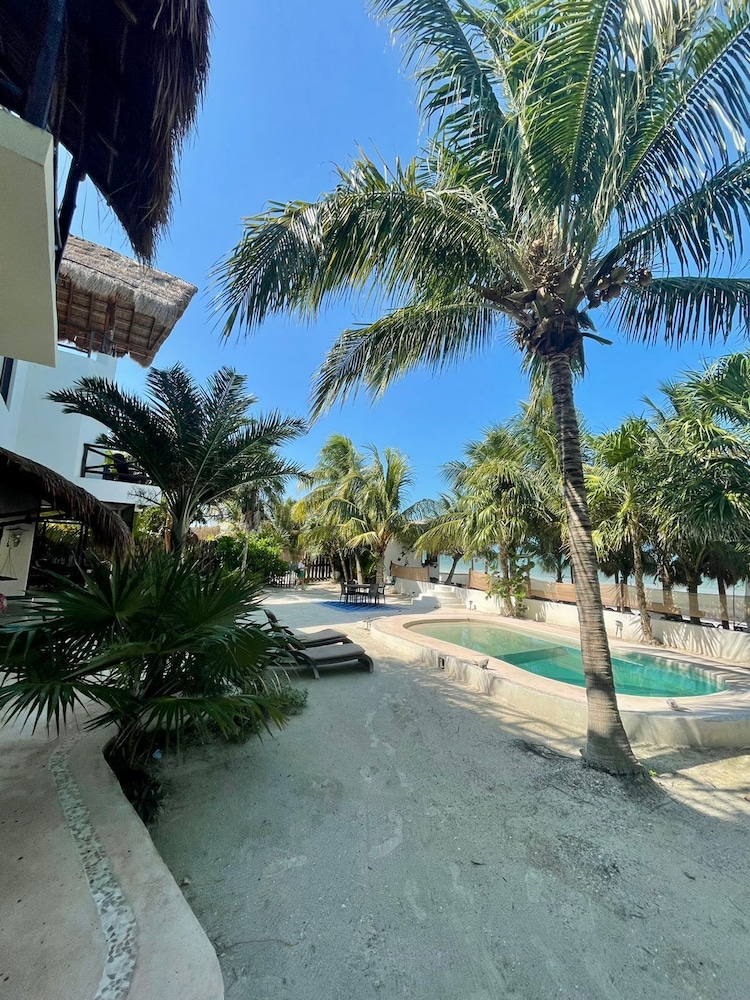 La Puerta Azul Beachfront Adults Only 45/50
