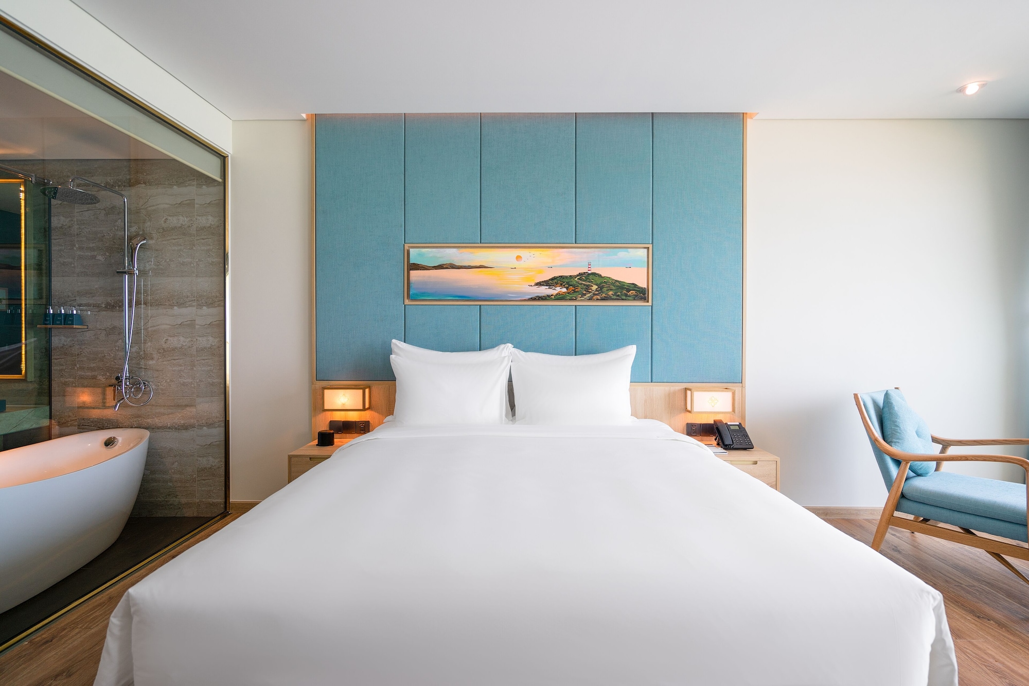 Senior, Deluxe, King Bed, Partial Ocean View