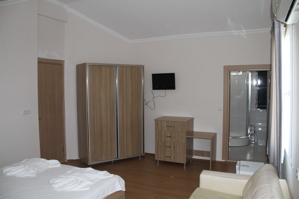 Tugay Hotel 26/67