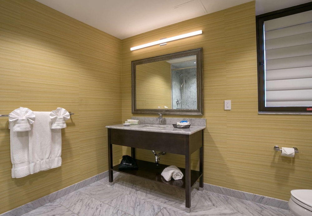 غرفة قياسية بسرير كوين، Robert Treat Hotel 8/8
