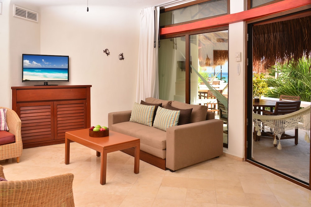 Playa Palms Hotel 32/69