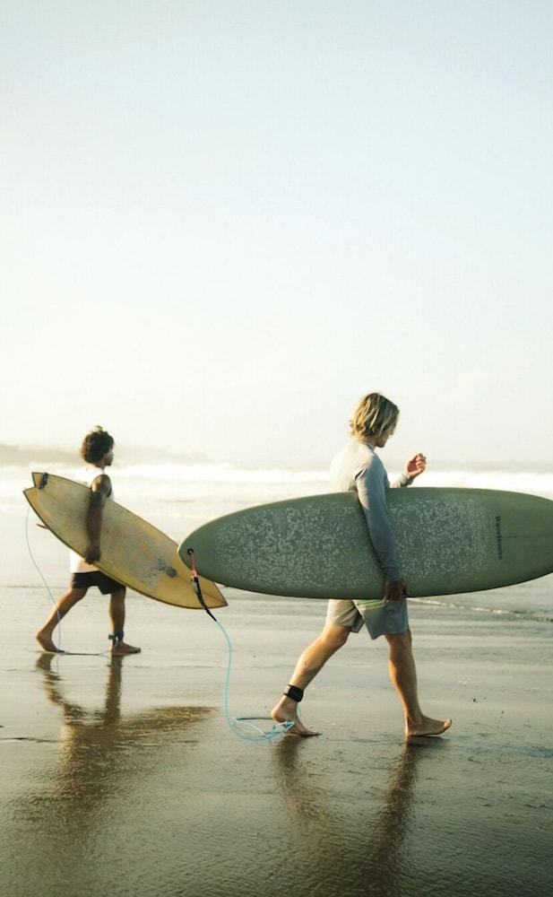 Wave House Surf Camp 28/37