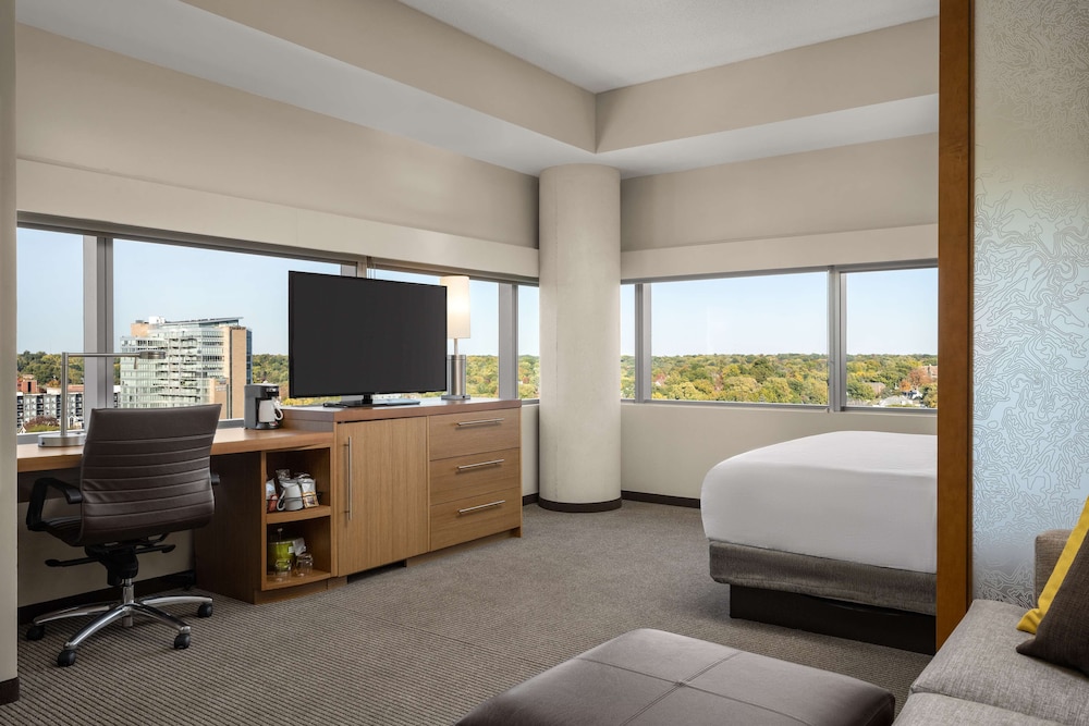Hyatt Place Iowa City Downtown 24/44
