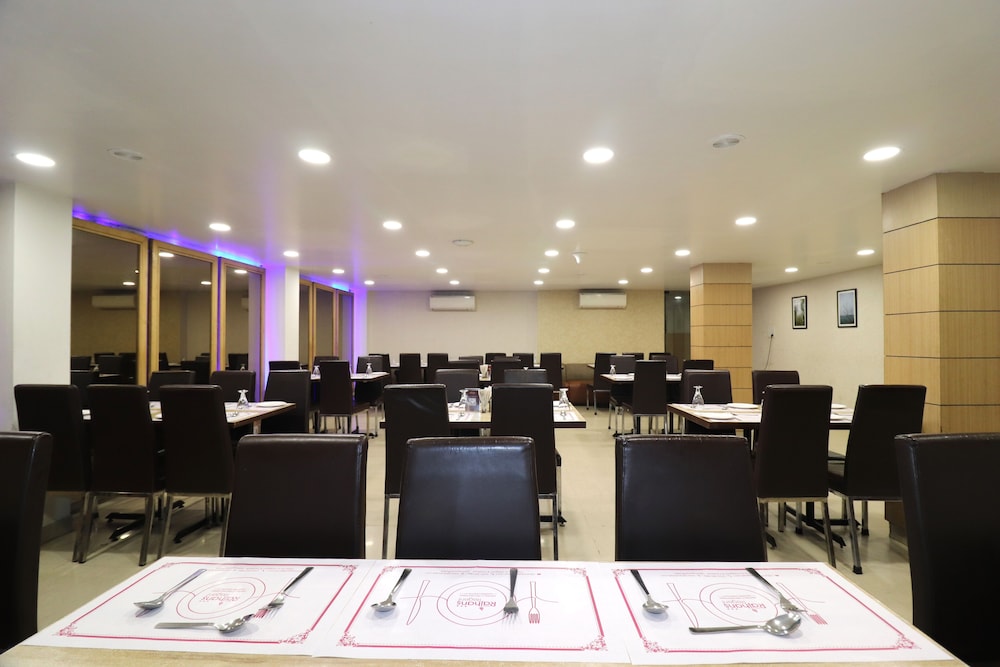 Hotel Rajhans Regent 44/48