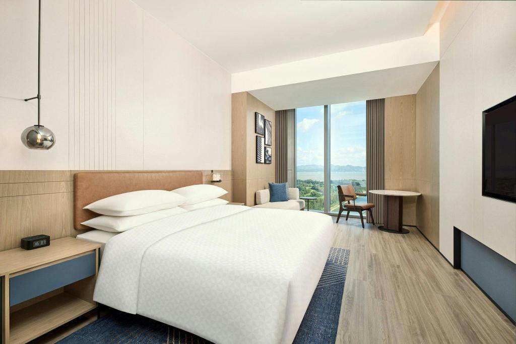 Super, Guest Room, King Bed, Bay View