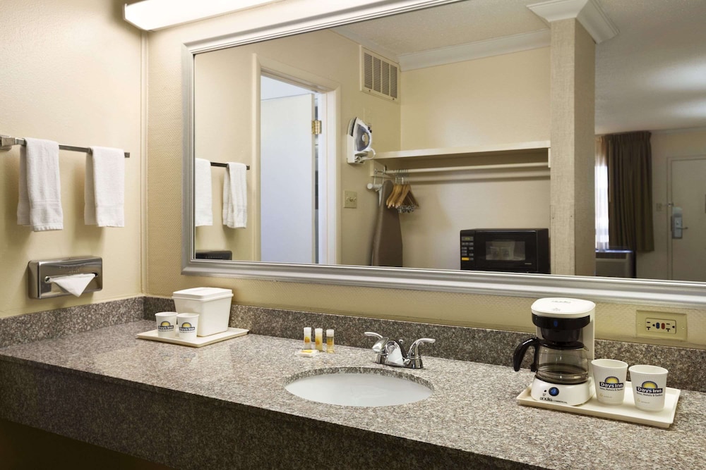 Days Inn & Suites by Wyndham Trinidad 38/41