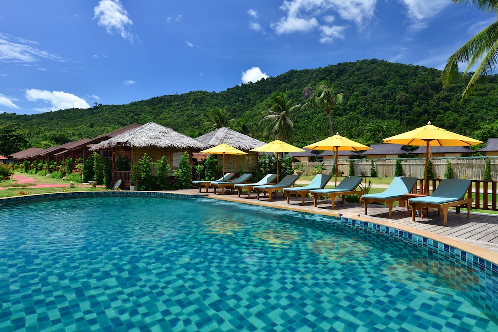 Pingchan Beachfront Resort 40/50