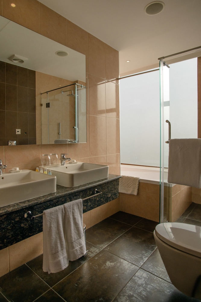 The Concord Hotel And Suites 25/36