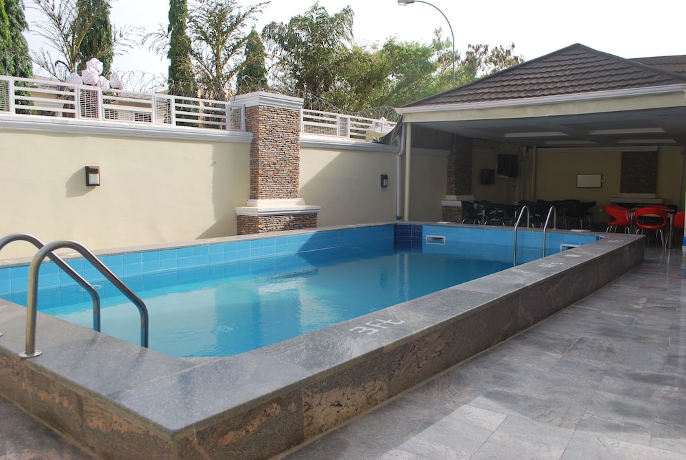 Immaculate Platinum Luxury Resorts 28/32