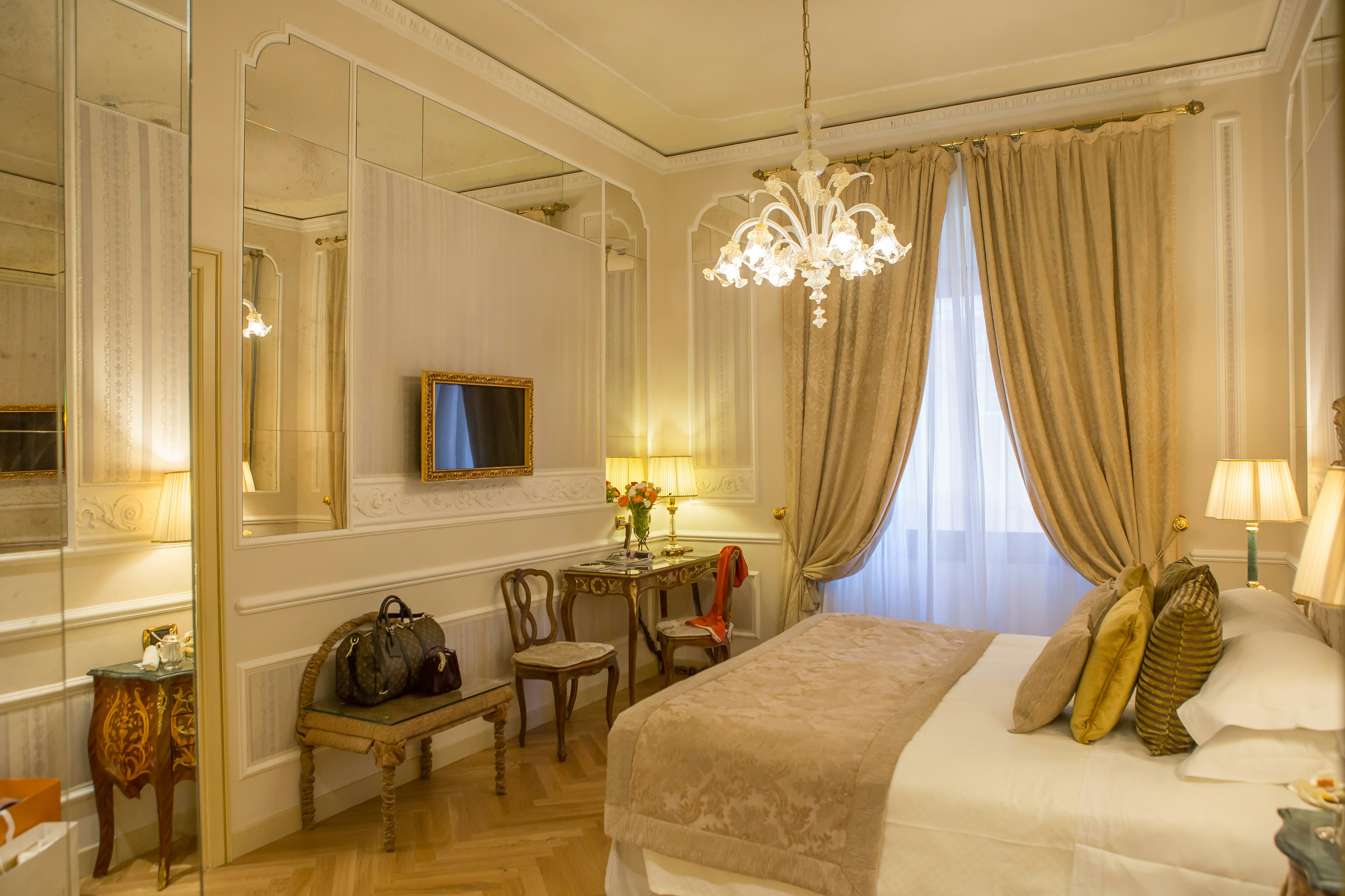 DELUXE, DOUBLE BED