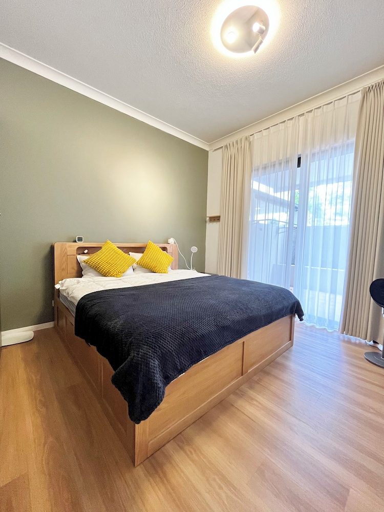2 Bedrooms, Deluxe, Apartment, 2 King Beds, Garden View