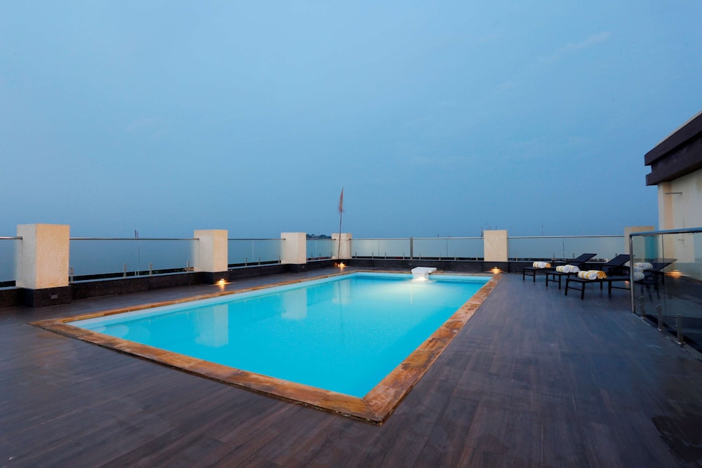 Nataraj Sarovar Portico 42/47