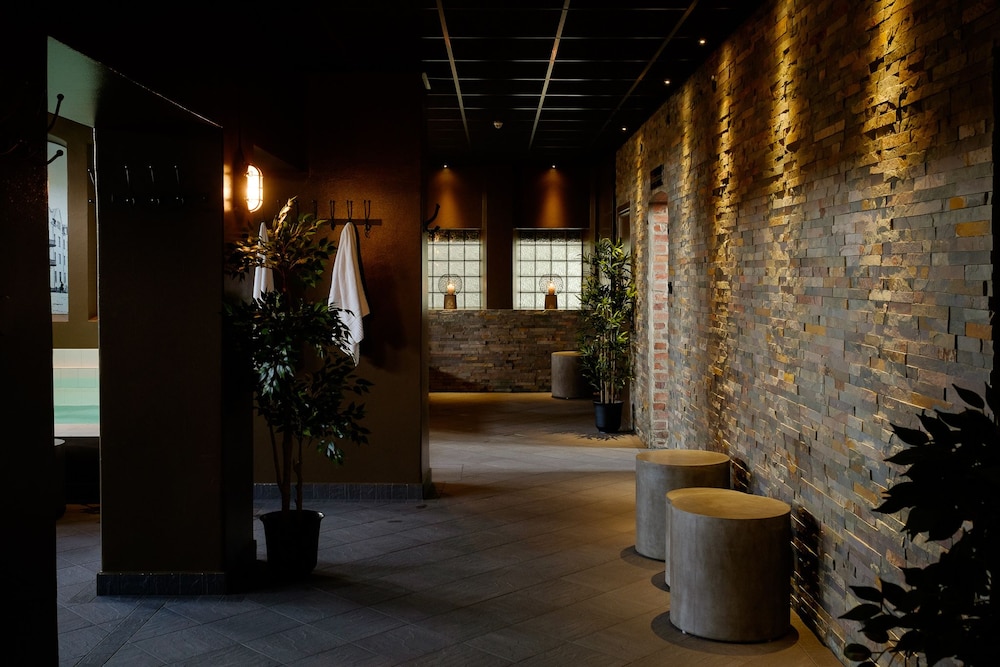 Badhotellet 48/50