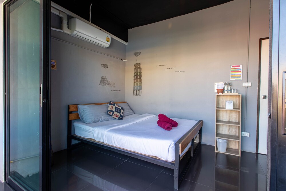 La Belle Nuit House 25/78