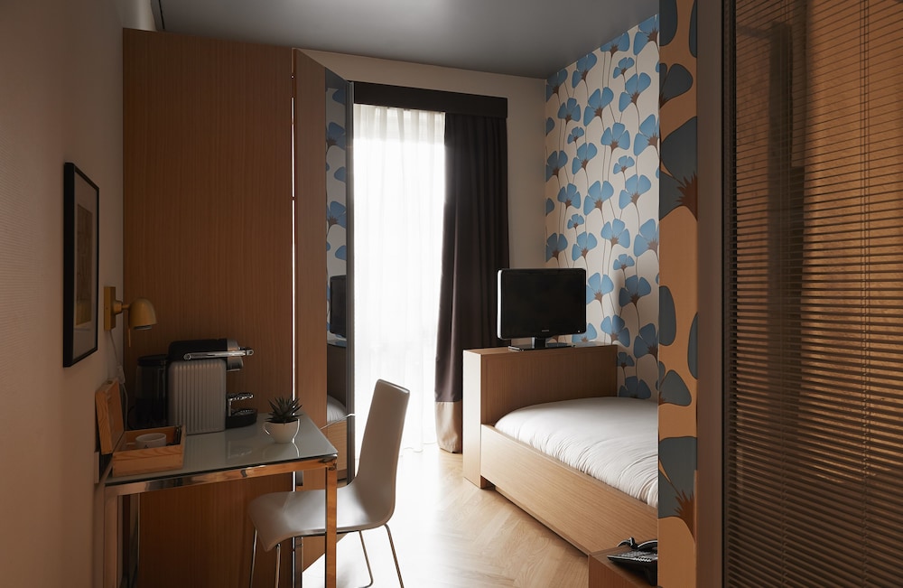 ROOM, SINGLE, SINGLE BED