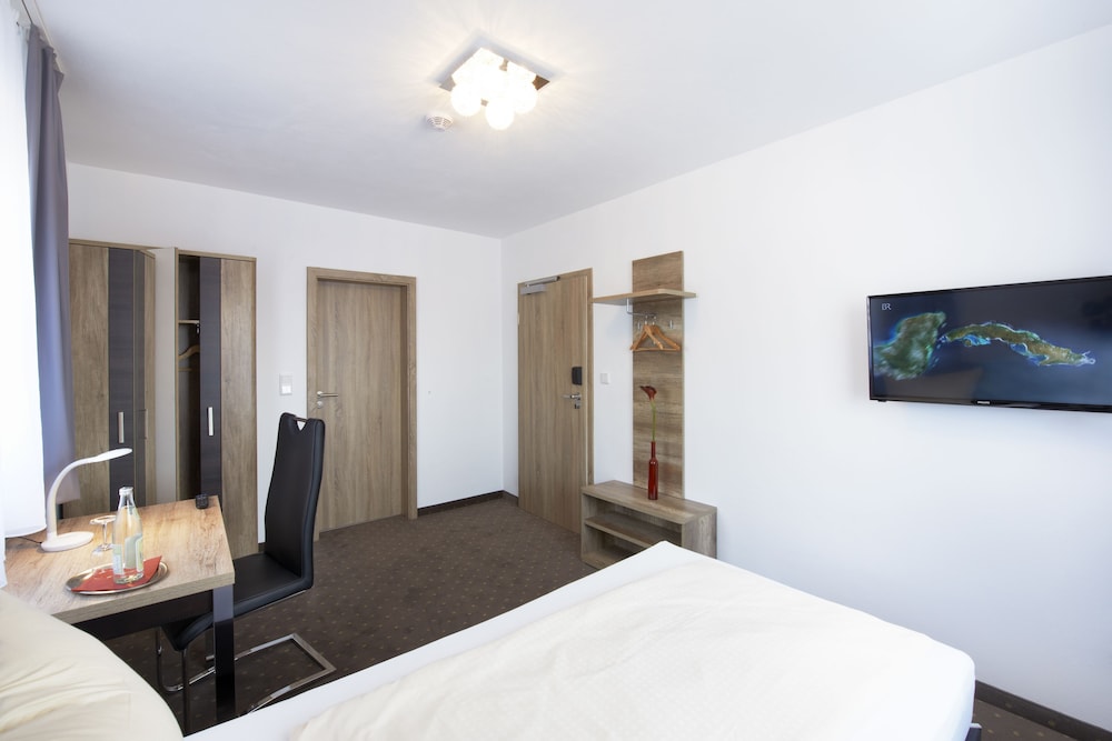 HOTEL NEW IN 17/35