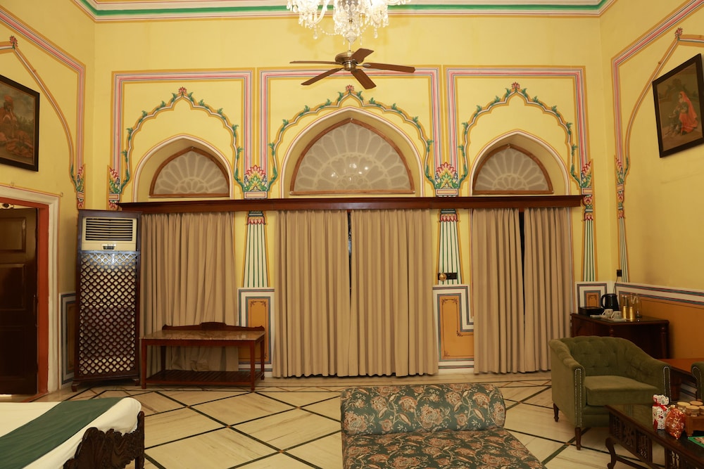 NARAIN NIWAS PALACE 7/49