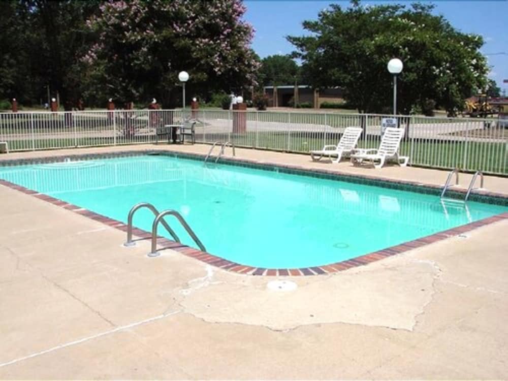 Delta Inn West Helena US 49 AR 11/30