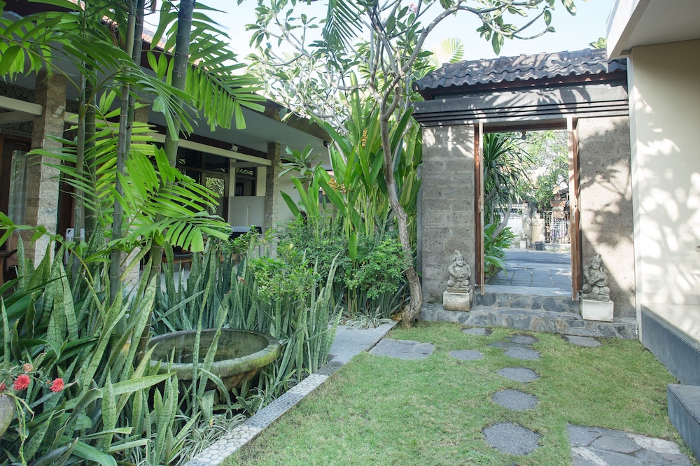 Blanjong Home Stay 45/48