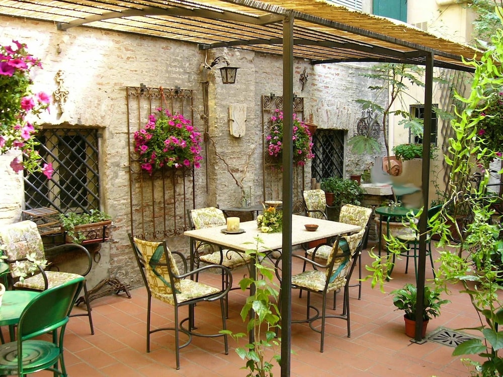 Locanda Borgonuovo 22/30
