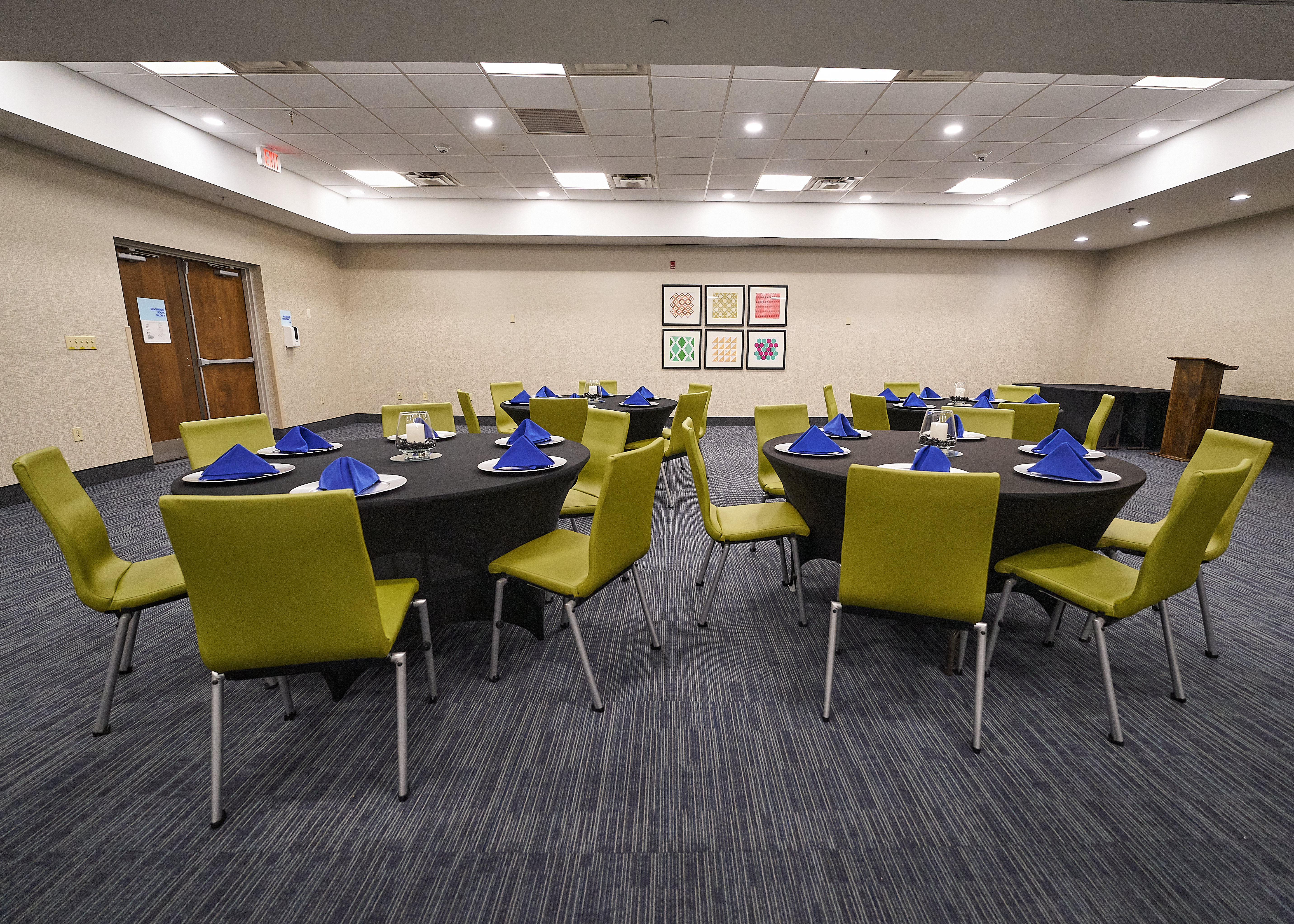 Holiday Inn Express Charleston-Civic Center 46/57