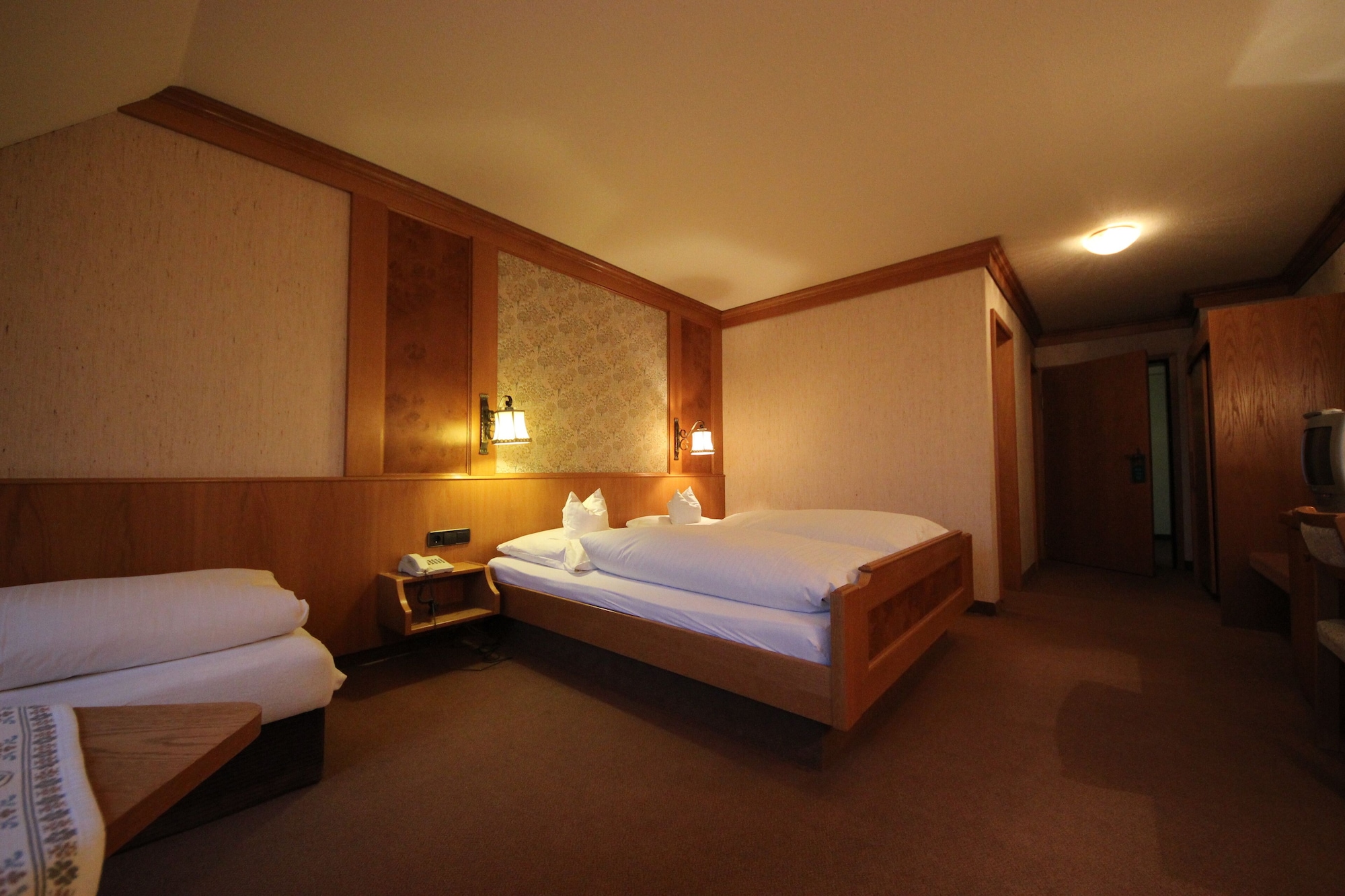 Retro, Comfort, Family, 1 Double and 1 Single Bed, Balcony