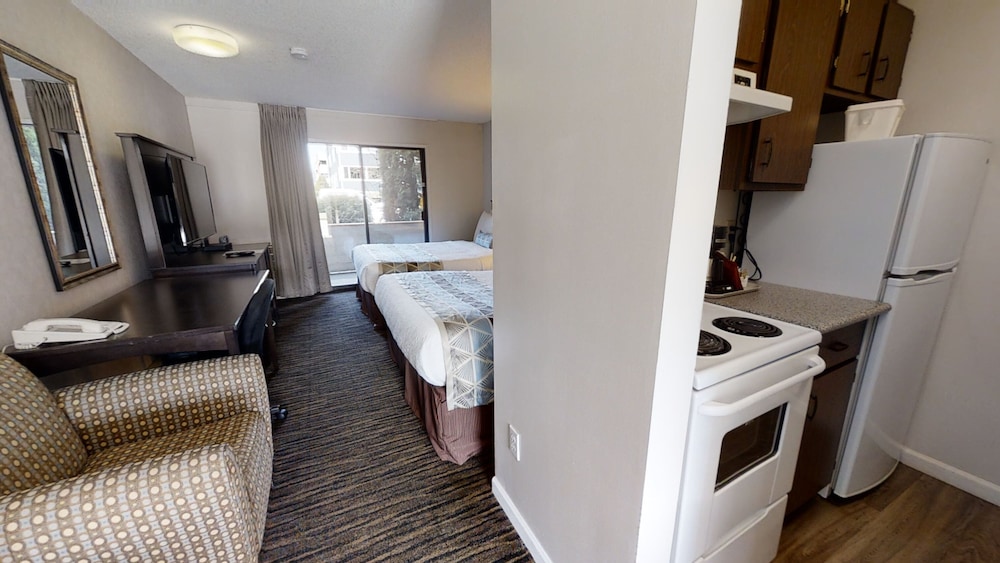 Recreation Inn & Suites 30/63