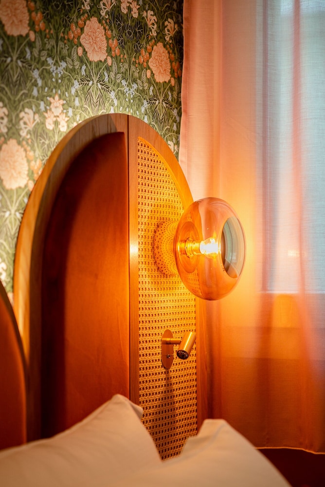 Hotel Jardin De Cluny 24/42