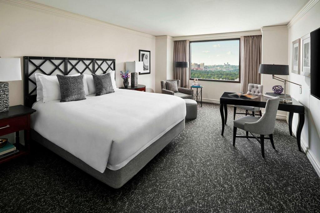 Historical, Guest Room, King Bed, Club View, Club Floor