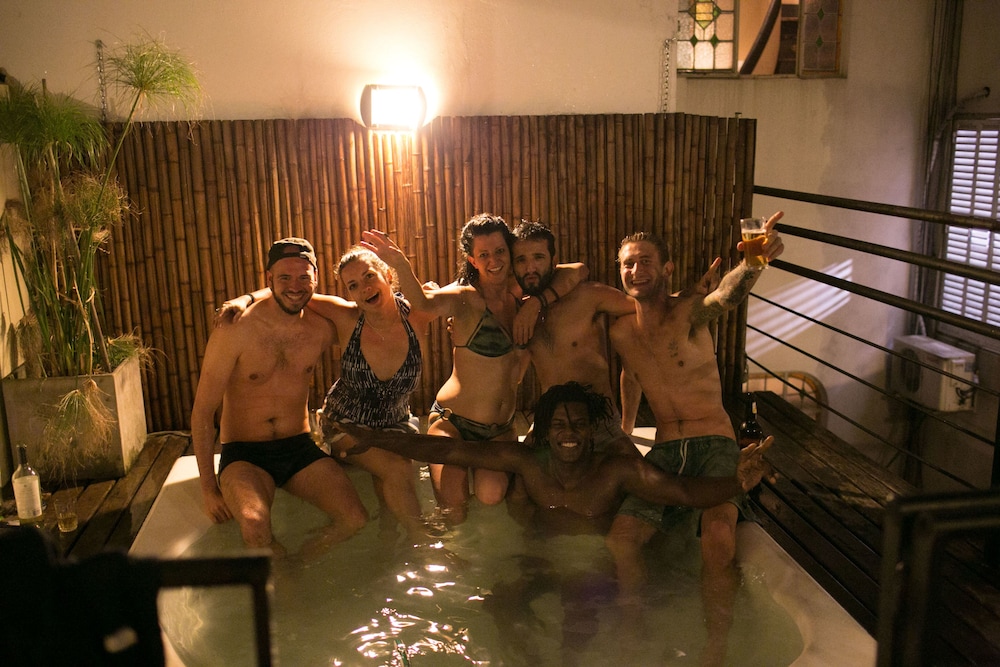 Sabatico Travelers Hostel 24/50