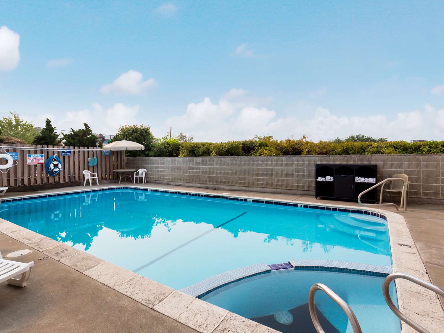 Red Lion Inn & Suites Grants Pass 2/10