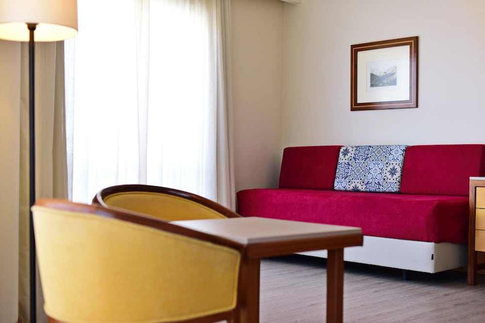 Holiday Inn Algarve Albufeira by IHG 57/79