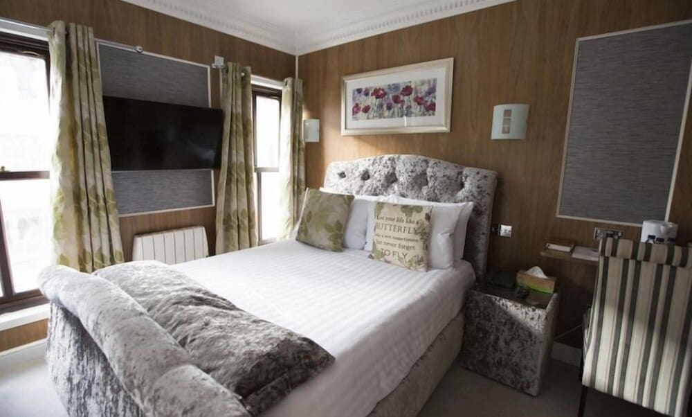 The Cheshire Hotel 14/42