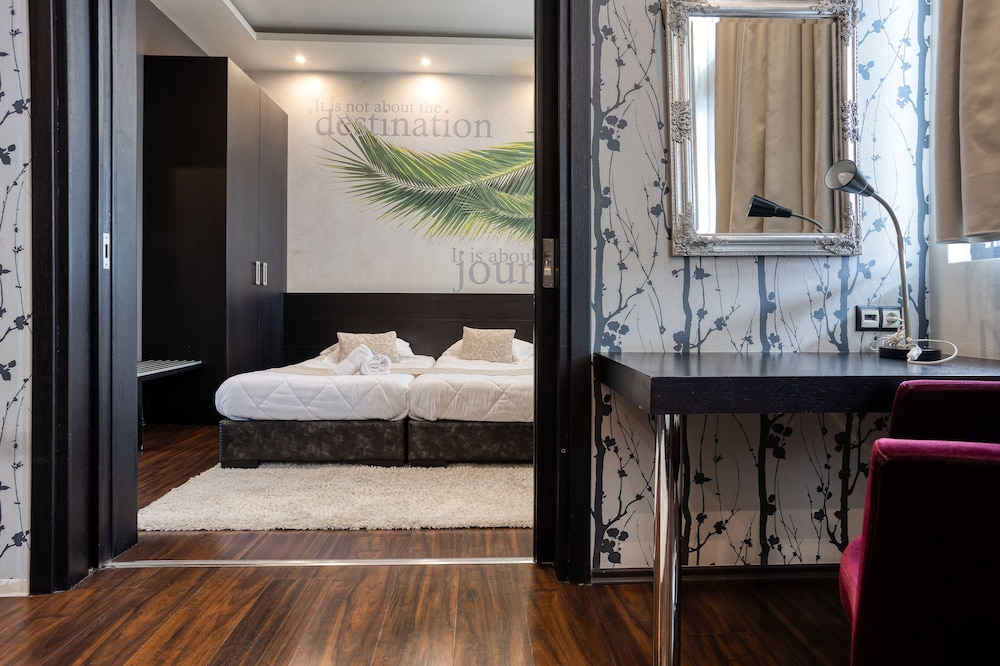 Gallery Art Hotel 5/68