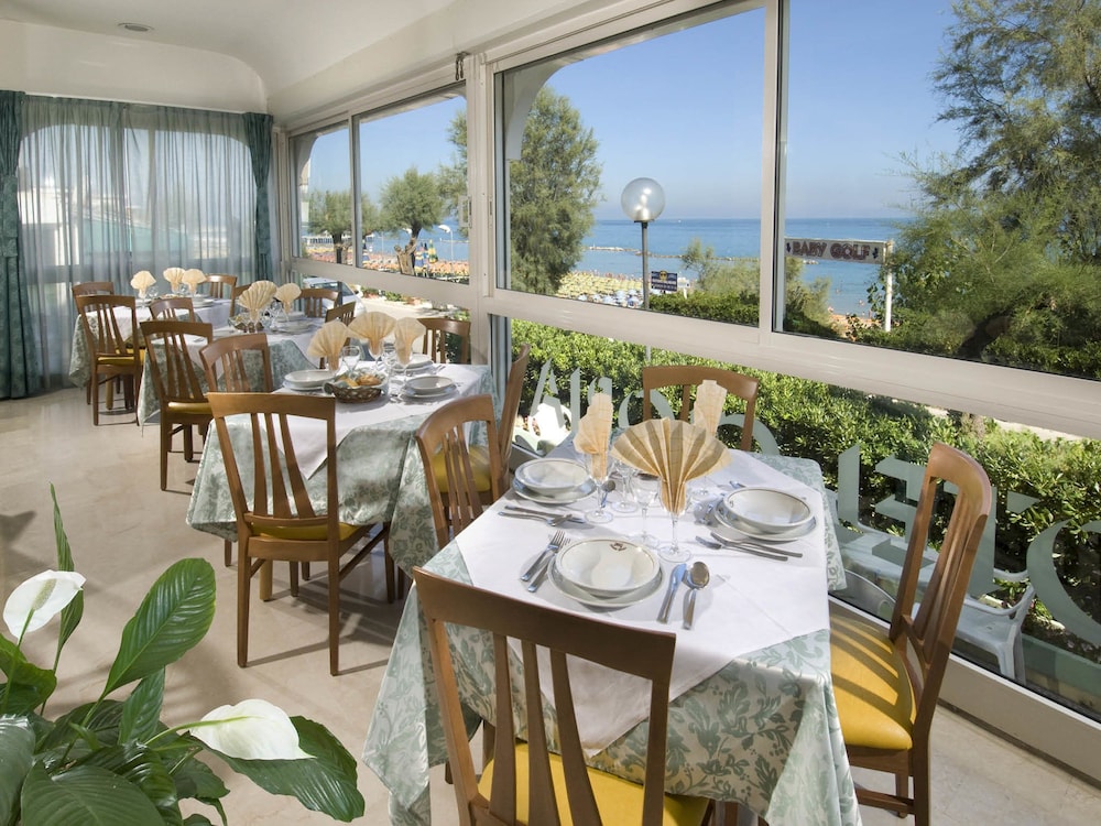 Hotel Gloria 51/74