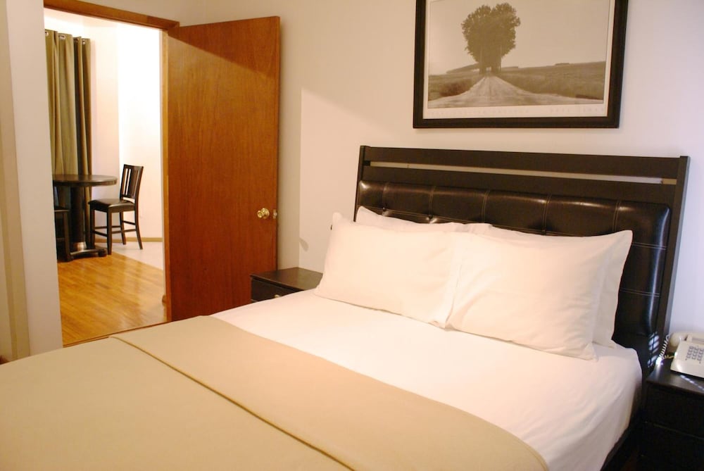 Off Soho Suites Hotel 17/38