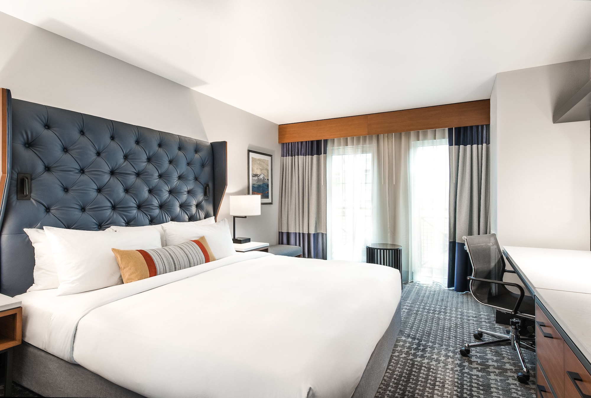 Symphony, Suite, King Bed, Sofa, Accessible