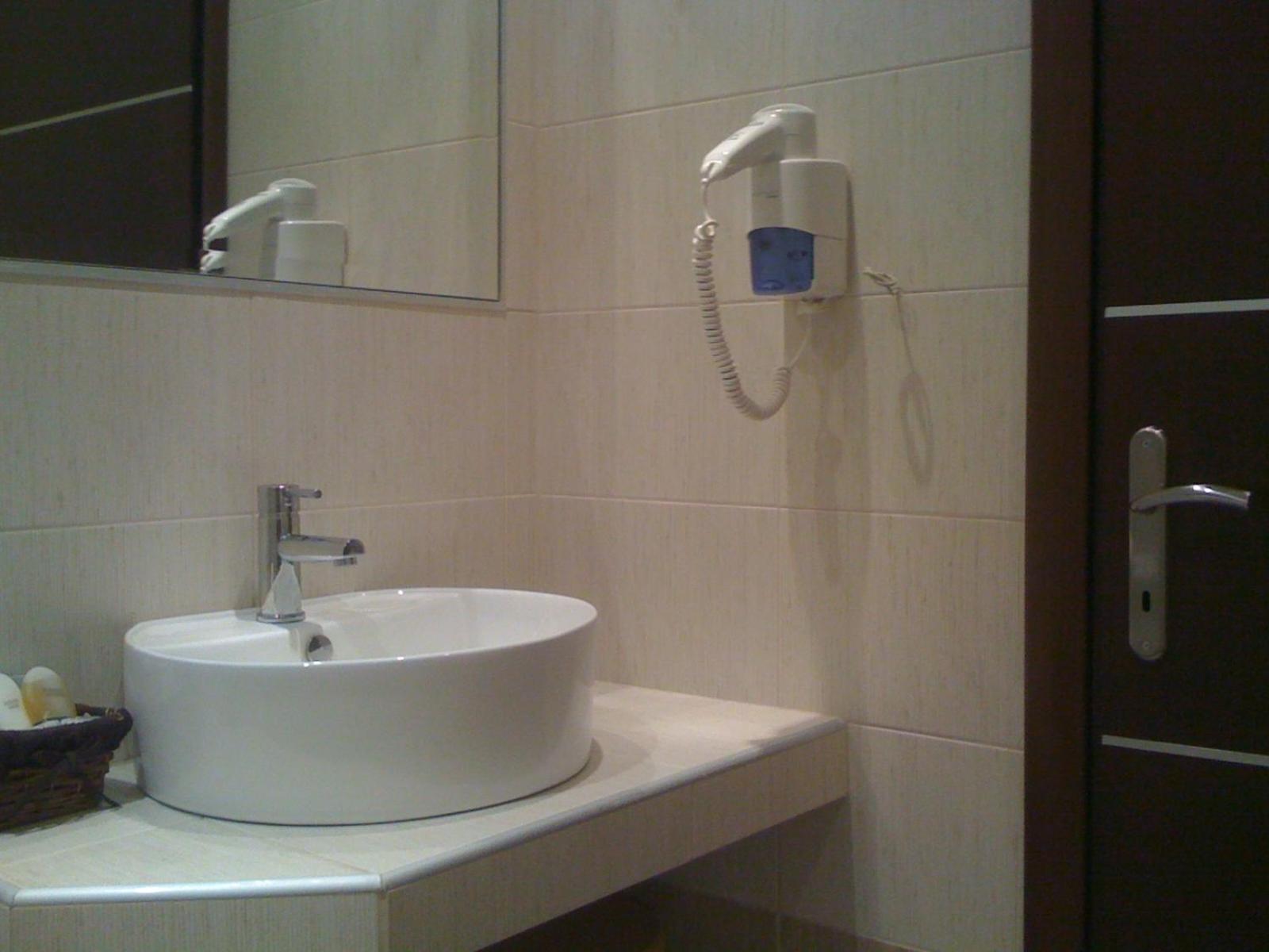 Avra Hotel 54/58