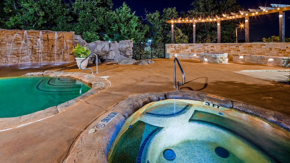 Best Western Premier Crown Chase Inn and Suites 3/70