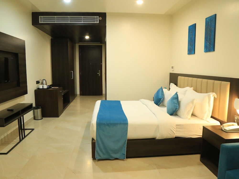 Bravia Hotel 9/30
